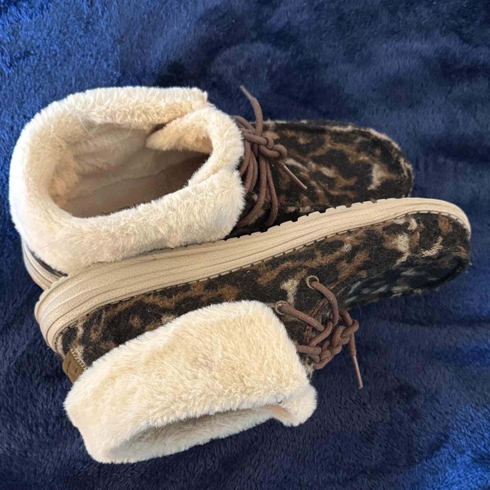 Hey Dude Women's Leopard Print Slippers with Faux Fur - Picture 5 of 5